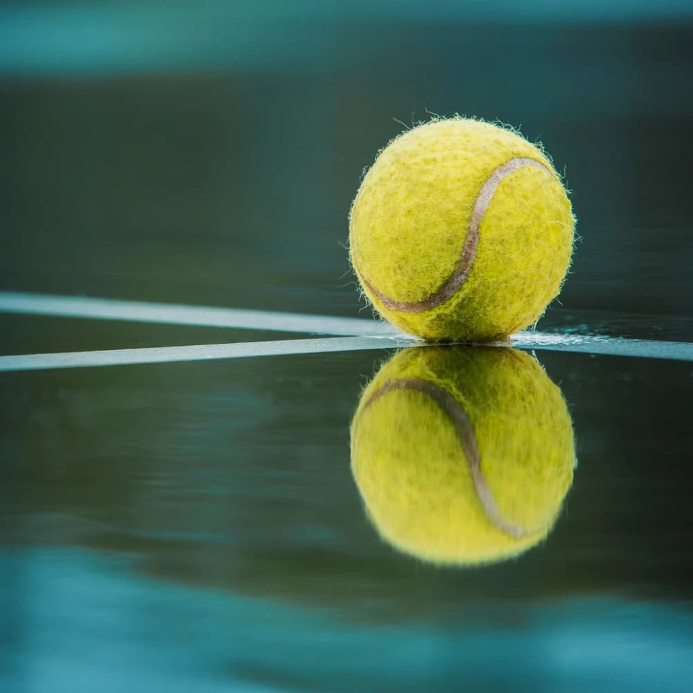 توپ تنیس در باران