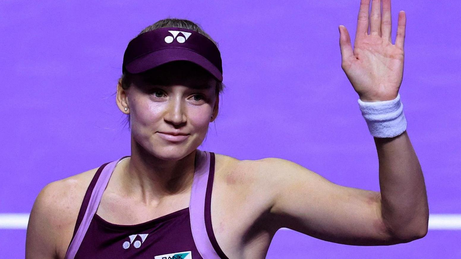 شگفتی رجبکینا برابر شویانتک در فینال‌های WTA؛ صعود به مراحل حذفی