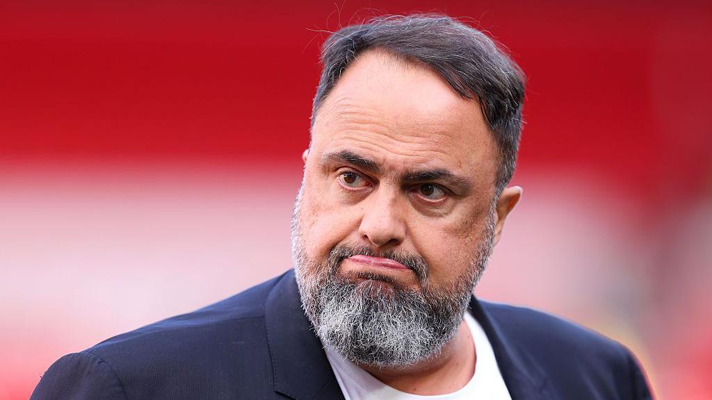 اتهام باشگاه کریستال پالاس توسط فدراسیون فوتبال انگلیس پس از بنر جنجالی علیه مالک ناتینگهام فارست