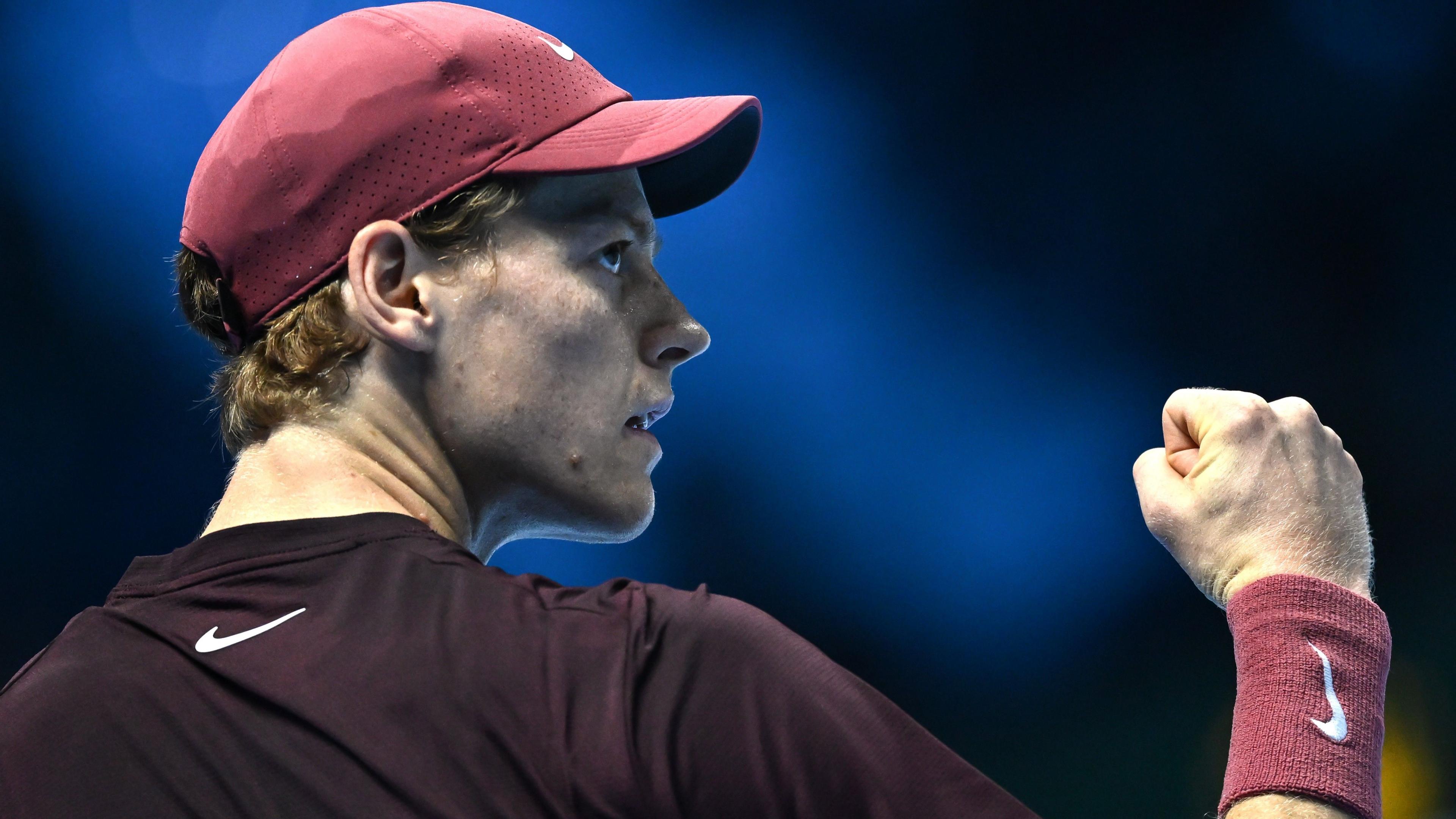 درخشش یانیک سینر در شروع ATP Finals و پیروزی قاطع مقابل اوژه آلیاسیم