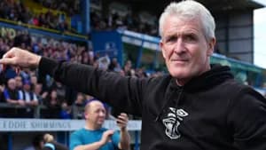 بازگشت انگیزه مارک هیوز در کارلایل؛ داستان یک مربی باتجربه در لیگ ملی