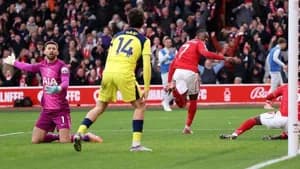 تحلیل شکست سنگین تاتنهام مقابل ناتینگهام فارست و واکنش تند توماس فرانک