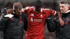 آسیب‌دیدگی ایساک در پیروزی جنجالی لیورپول؛ مشکلات بیشتر برای آرنه اسلات
