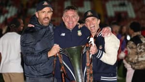 اعلام حمایت بی‌سابقه مالکان رکسهام از سرمربی تیم: «شغل مادام‌العمر» برای پارکینسون