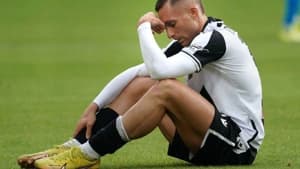 سه سال دوری و امید: مبارزه جرارد دئولوفئو برای بازگشت معجزه‌آسا به فوتبال