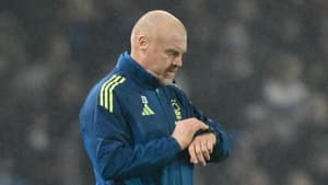 «از دست دادن رختکن» در فوتبال چه معنایی دارد و چگونه رخ می‌دهد؟