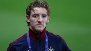 هوو: گوردون باید پس از شایعات آرسنال کاملاً متمرکز بماند