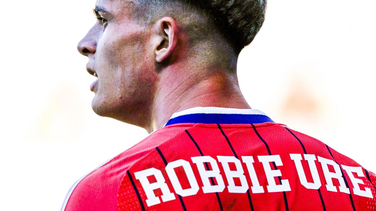 دلیل وجود نام کامل «Robbie Ure» روی پیراهن اسکاتلند