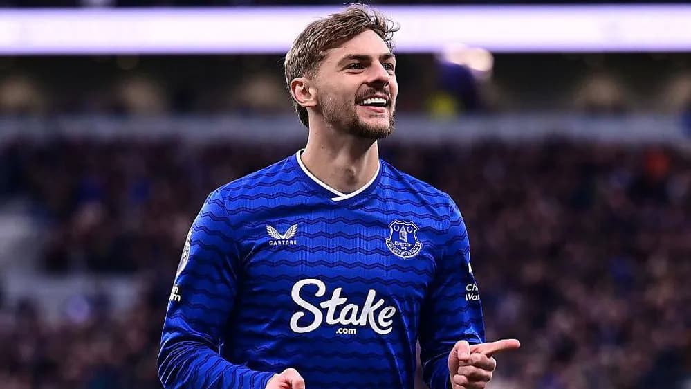 دلایل پیشرفت چشمگیر دیوسبری-هال در اورتون پس از خروج از چلسی