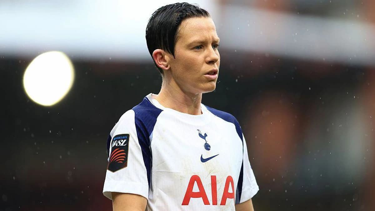 اشلی نویل، مدافع باتجربه تاتنهام به لسترسیتی پیوست