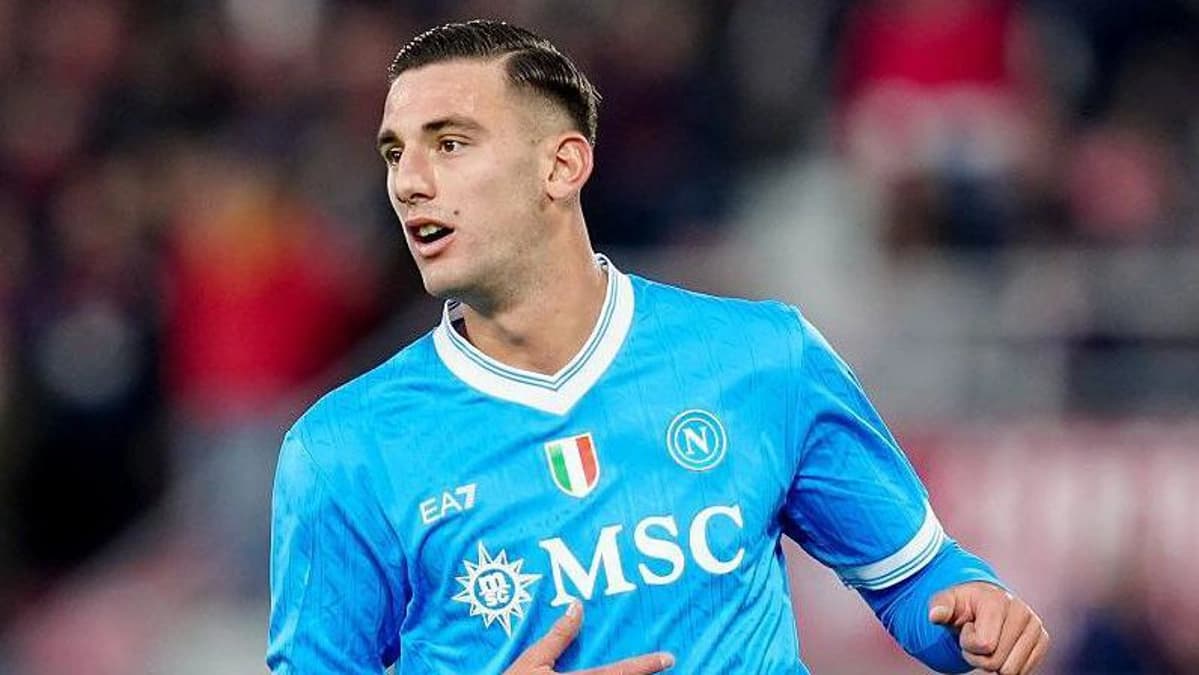 لورنتزو لوکا، مهاجم ۲۰۵ سانتی‌متری ناپولی به ناتینگهام فارست پیوست