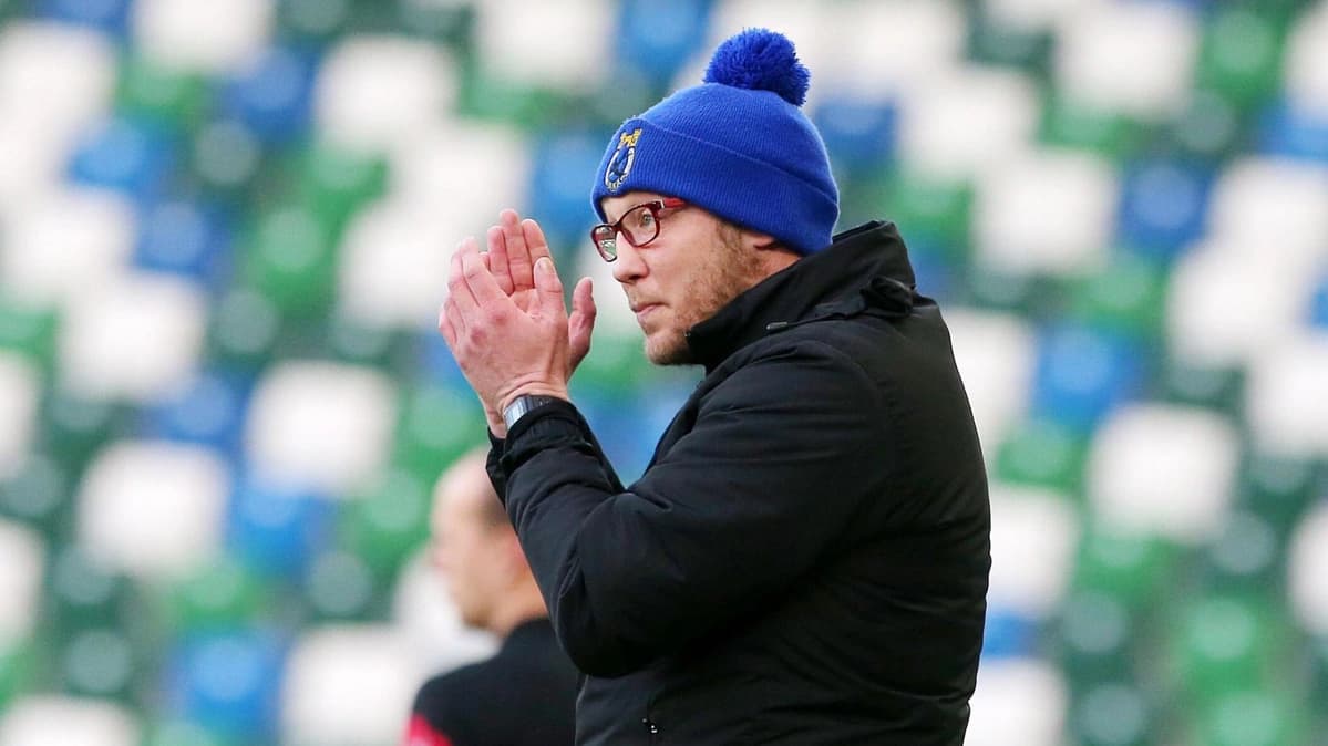 کریس لینزی سرمربی موقت تیم ملی فوتبال زنان ایرلند شمالی شد