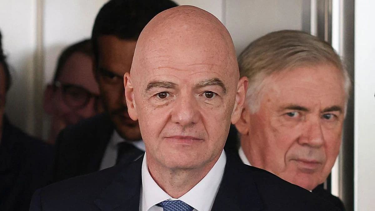 عذرخواهی اینفانتینو بابت اظهاراتش درباره هواداران بریتانیایی