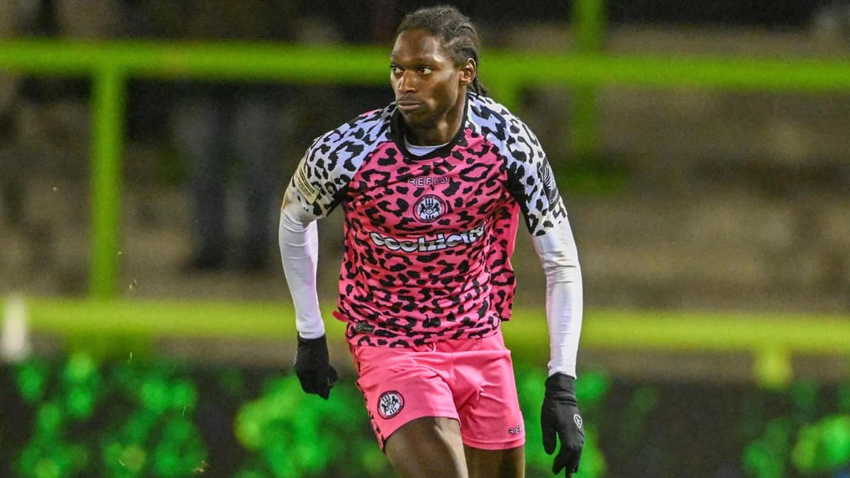 جیلی بویابو، مدافع فارست گرین، خودش فرزندش را به دنیا آورد