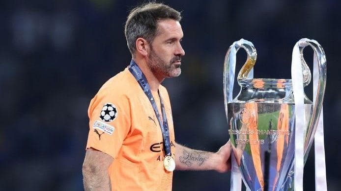 دو بازی، ۱۱ جام؛ جدایی کارسون از منچسترسیتی