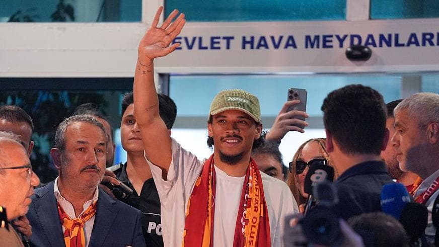 انتقال لروی سانه از بایرن مونیخ به گالاتاسرای نزدیک شد