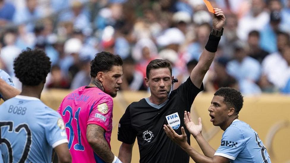 اعتراض گواردیولا به اخراج غیرضروری ریکو لوئیس در جام باشگاه‌های جهان