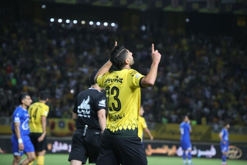 محمدمهدی محبی در سپاهان می‌ماند؛ تمدید قرارداد با ستاره ملی‌پوش