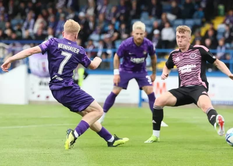 پیروزی فوتبال بر سیاست؛ بازی‌ای که پس از ۶۵ سال برگزار شد