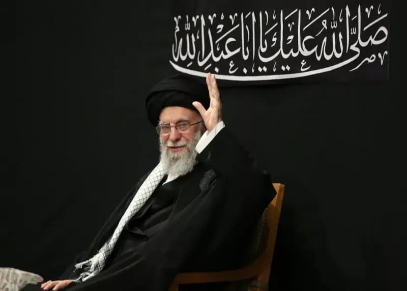 حضور رهبر انقلاب در مراسم عزاداری شب عاشورا در حسینیه امام خمینی (ره)