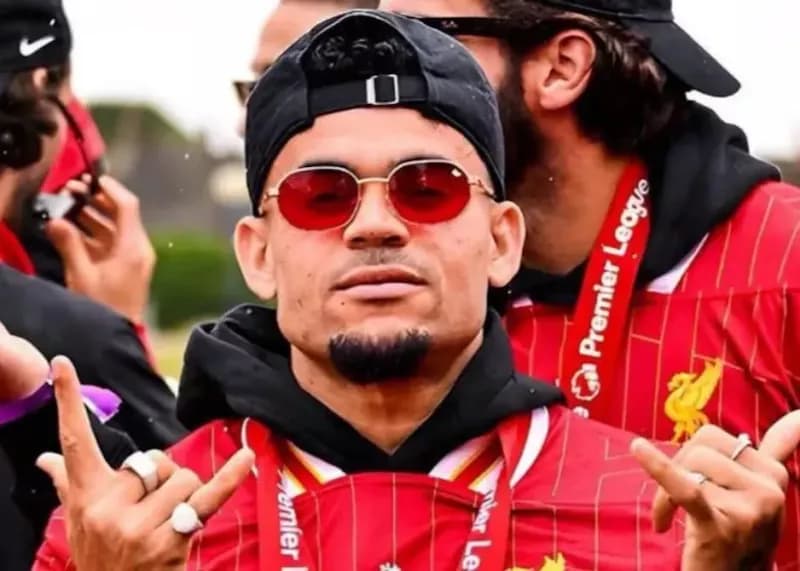 لوئیز دیاز: در حال مذاکره برای جدایی از لیورپول هستم