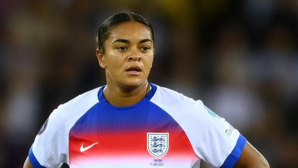 واکنش تیم ملی فوتبال زنان انگلیس به توهین نژادپرستانه علیه جِس کارتر