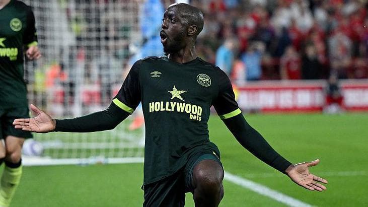 تلاش برنتفورد برای تمدید قرارداد و‌یسا؛ اما مهاجم جدایی را ترجیح می‌دهد