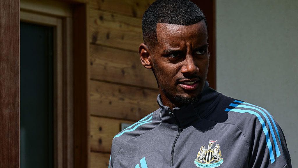 ادعای جدایی الکساندر ایساک از نیوکاسل و واکنش ادی هاو