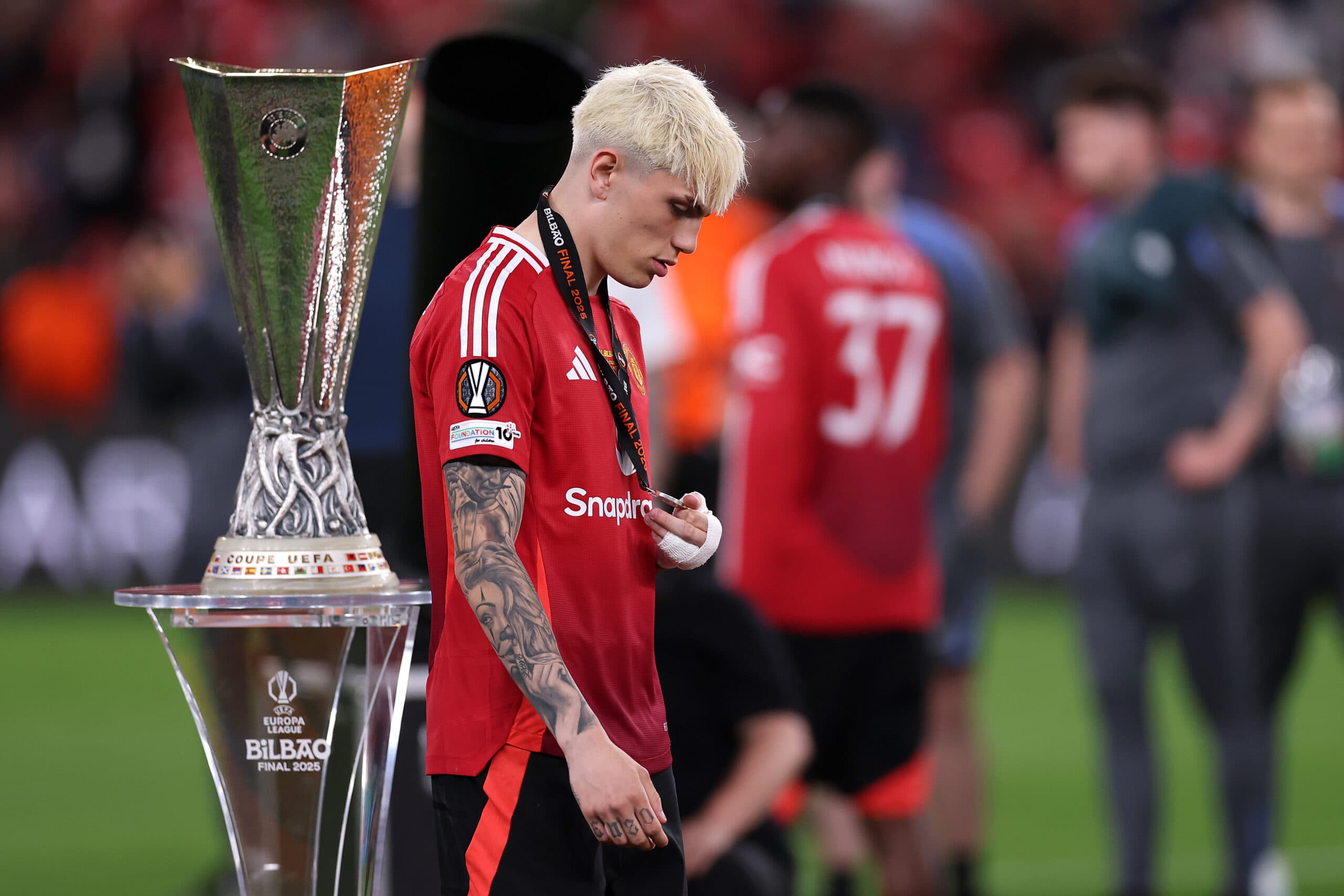 چلسی و رقابت سخت برای جذب الگانچو از منچستریونایتد: آیا ارزشش را دارد؟