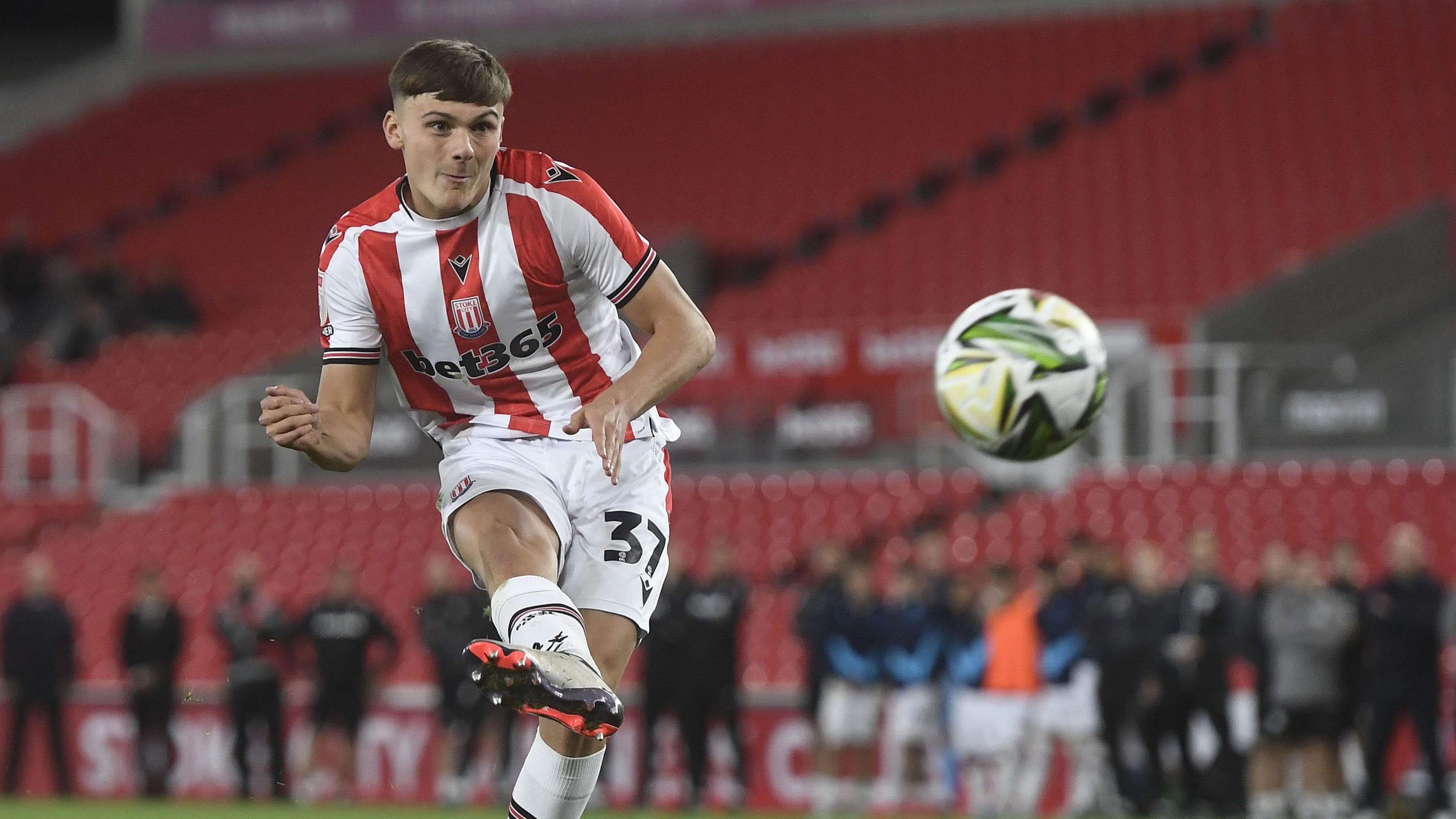 امره تزگل به صورت قرضی از استوک سیتی به کرو الكسَندرا پیوست