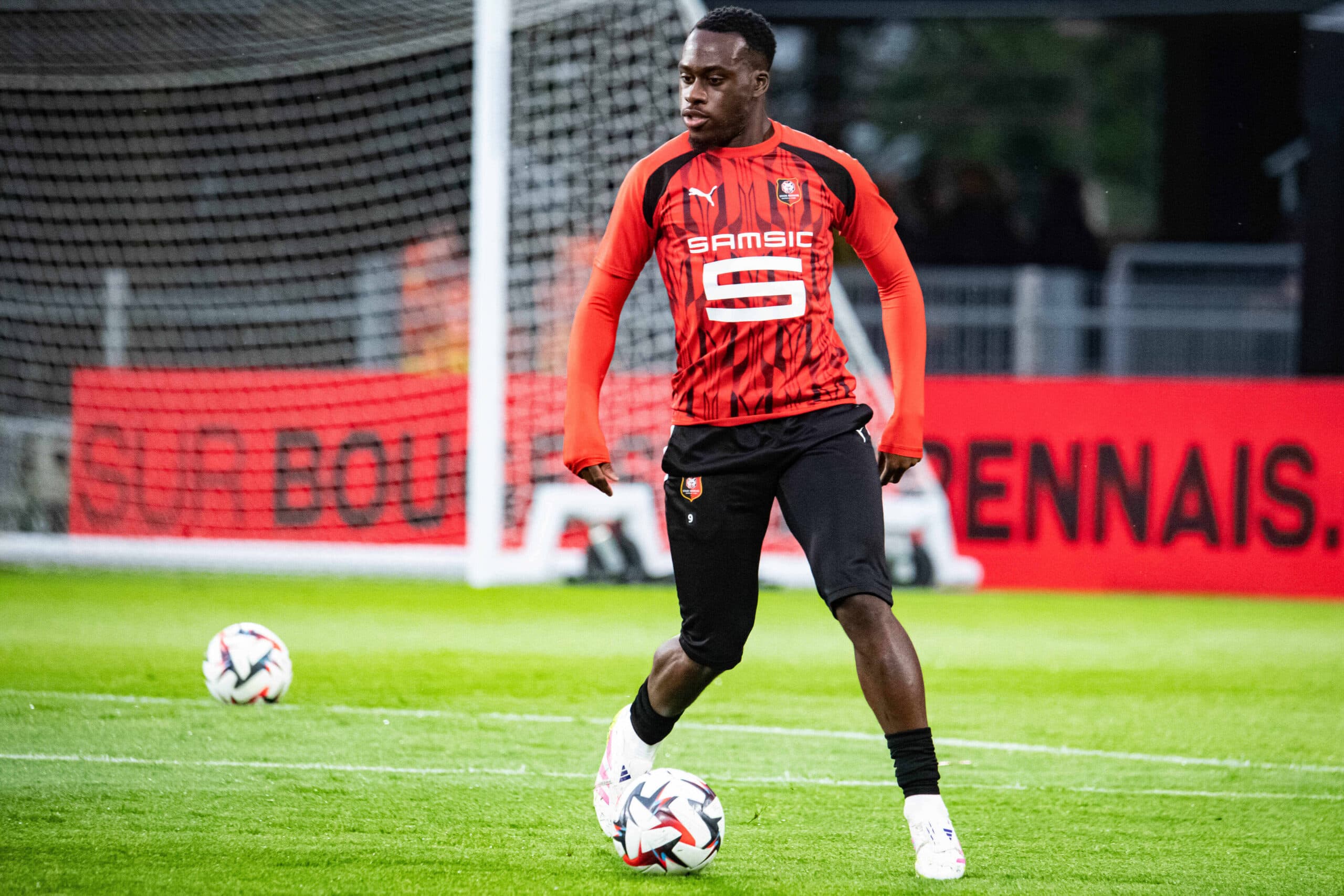 نگاهی به انتقال احتمالی آرنو کالی‌موئندو به تاتنهام؛ گزینه جدید خط حمله اسپرز