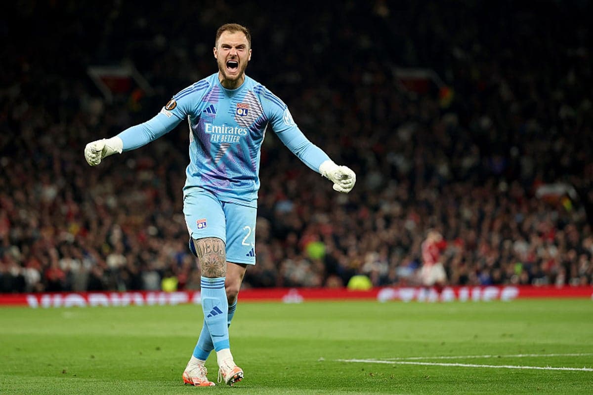 دروازه‌بان برزیلی «لوکاس پِری» با قراردادی ۱۶ میلیون یورویی به لیدز پیوست