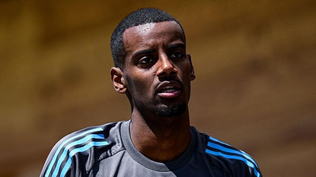 آینده نامشخص الکساندر ایساک در نیوکاسل؛ تمرین انفرادی در رئال سوسیداد