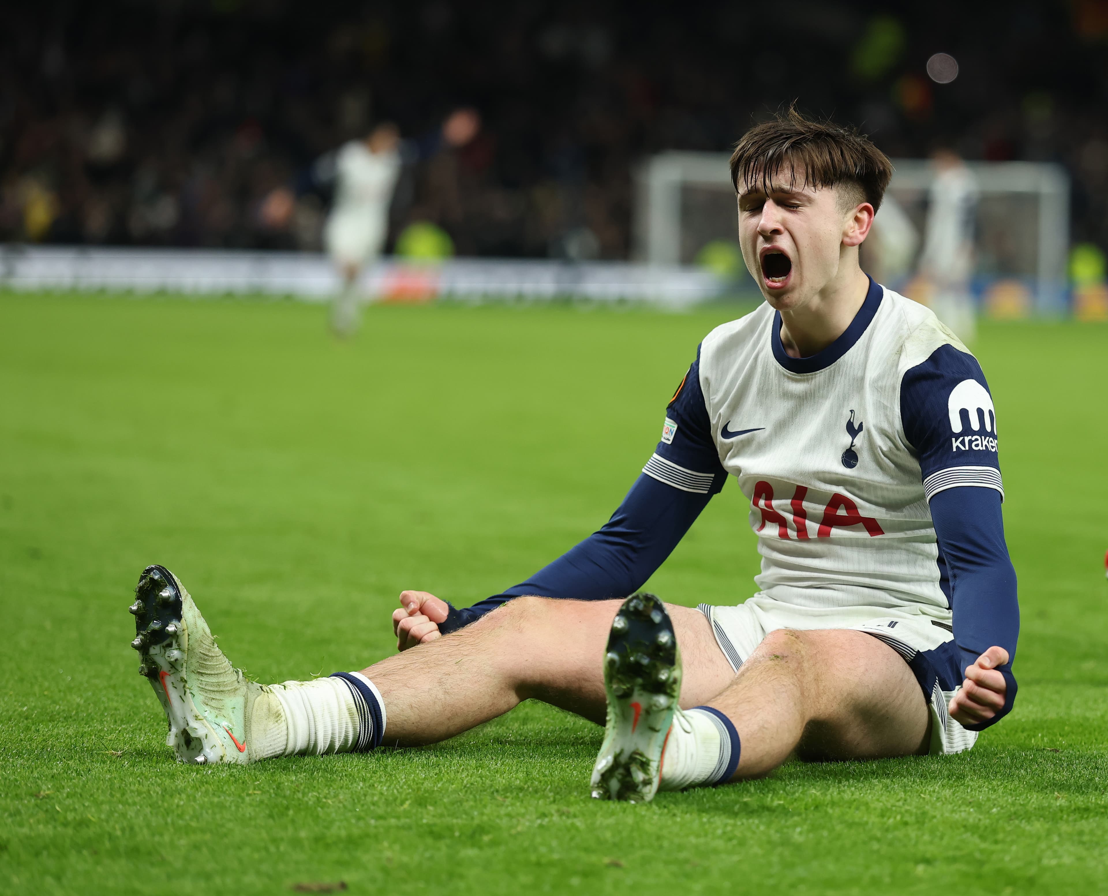 رسمی: میکی مور، استعداد تاتنهام به صورت قرضی به رنجرز پیوست