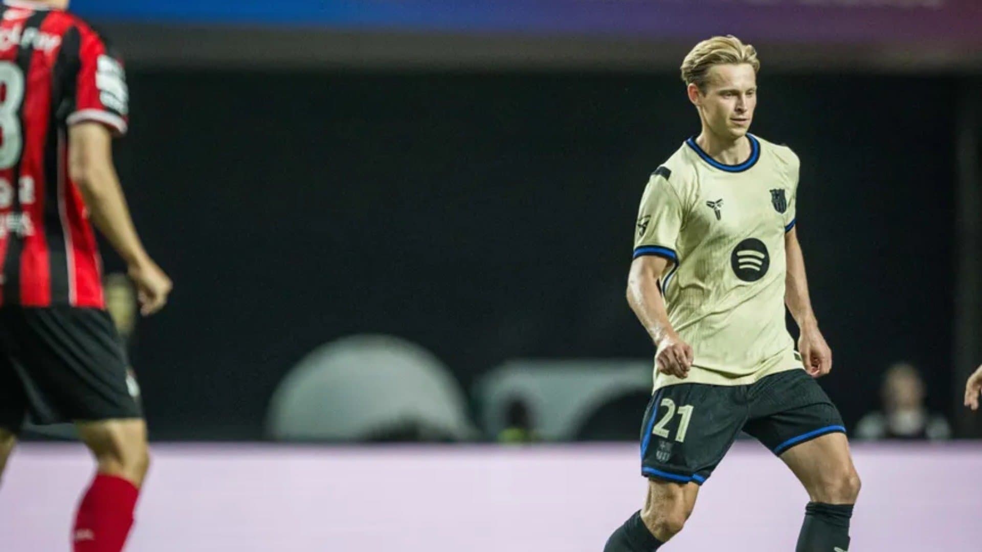 تمدید قرارداد فرنکی دی‌یونگ با بارسلونا تا سال ۲۰۲۸؛ توافق قطعی شد