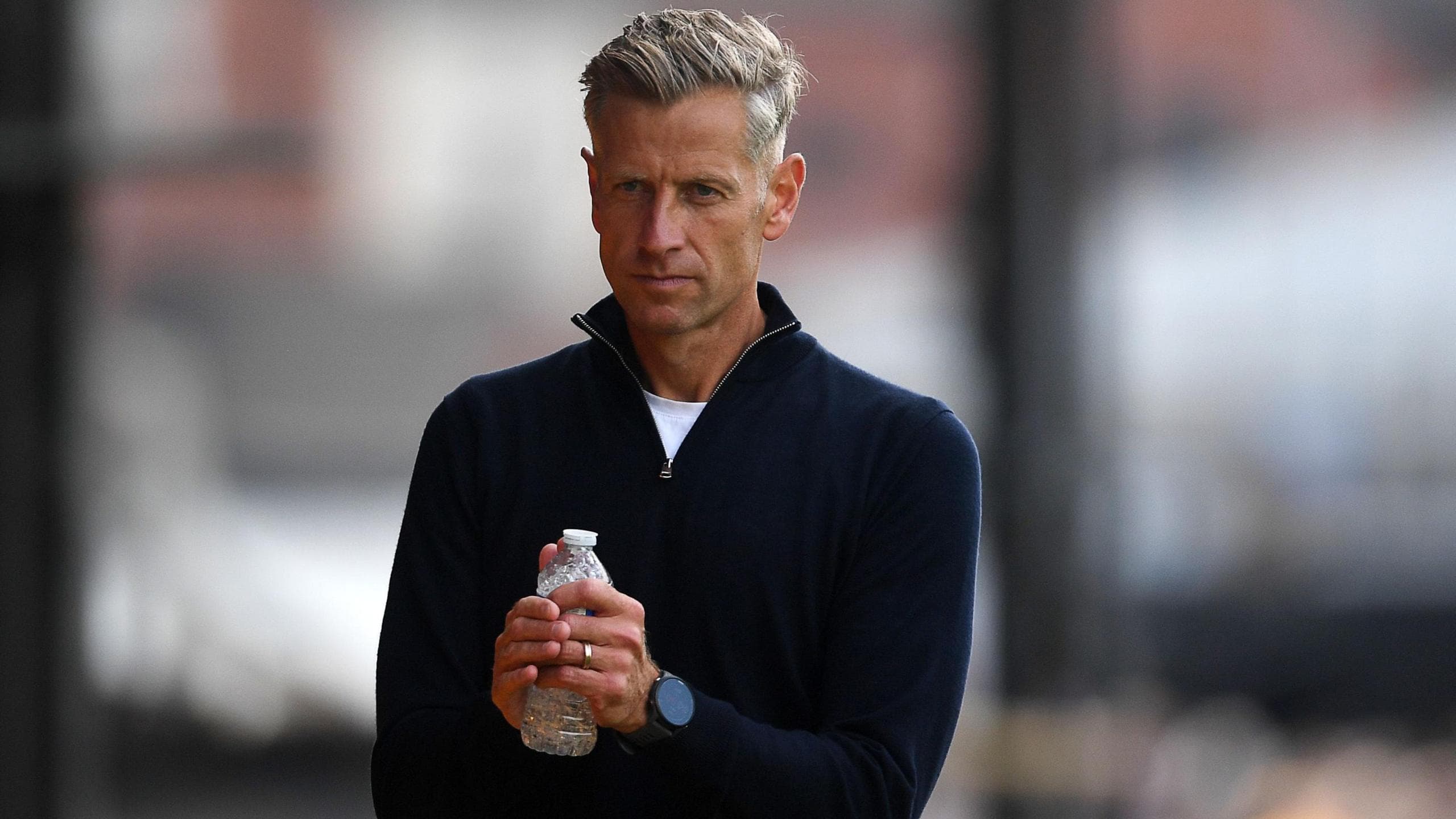 انتقاد مربی نیوپورت از برنامه‌ریزی ناعادلانه مسابقات EFL