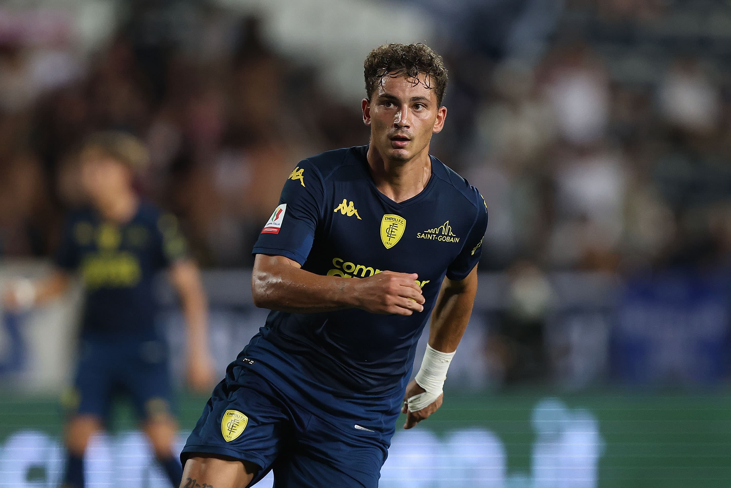 انتقال مهاجم اینترمیلان به کالیاری در آستانه شکست به دلیل اختلاف مالی