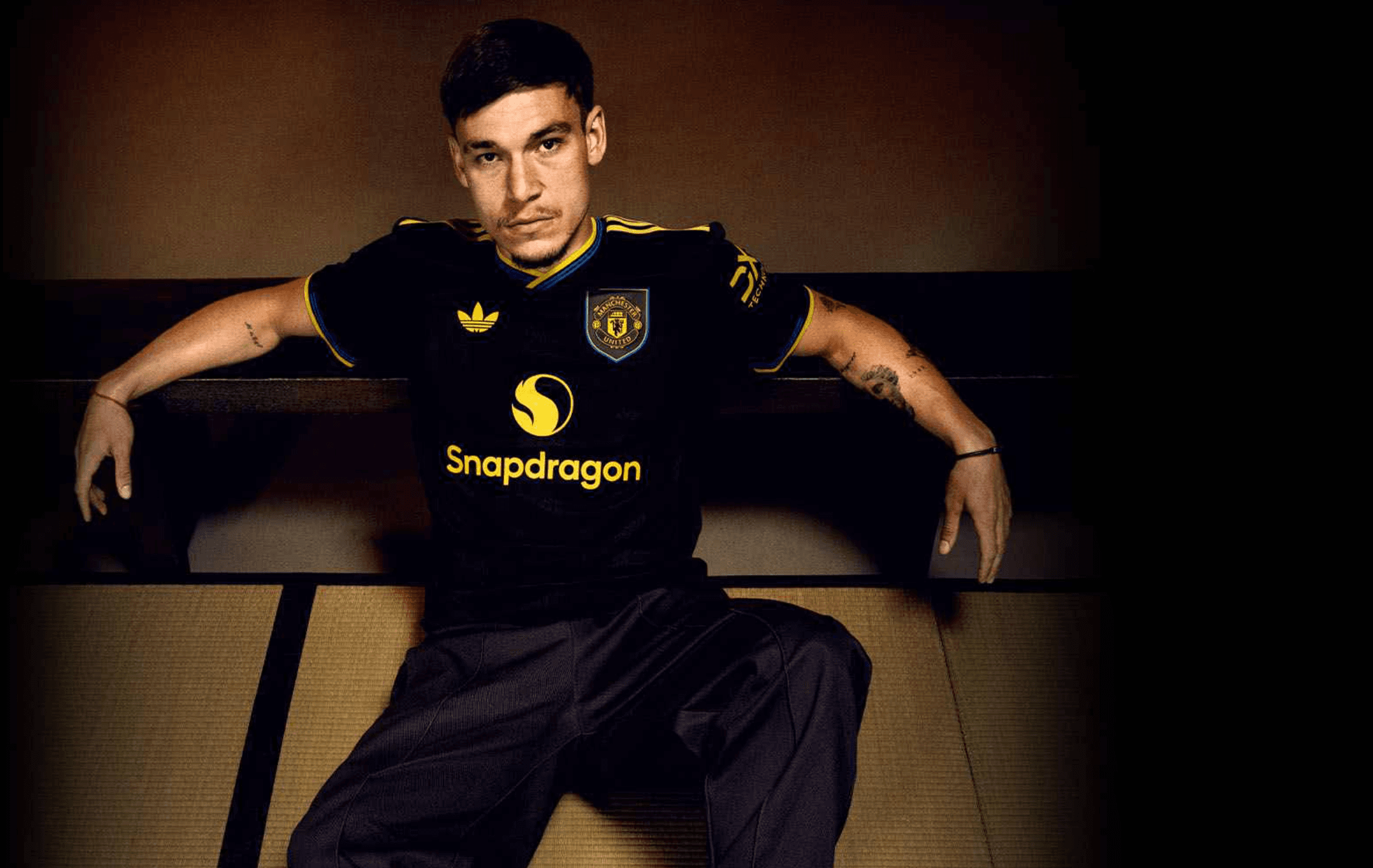 رونمایی از لباس سوم منچستریونایتد با حال و هوای دهه ۹۰