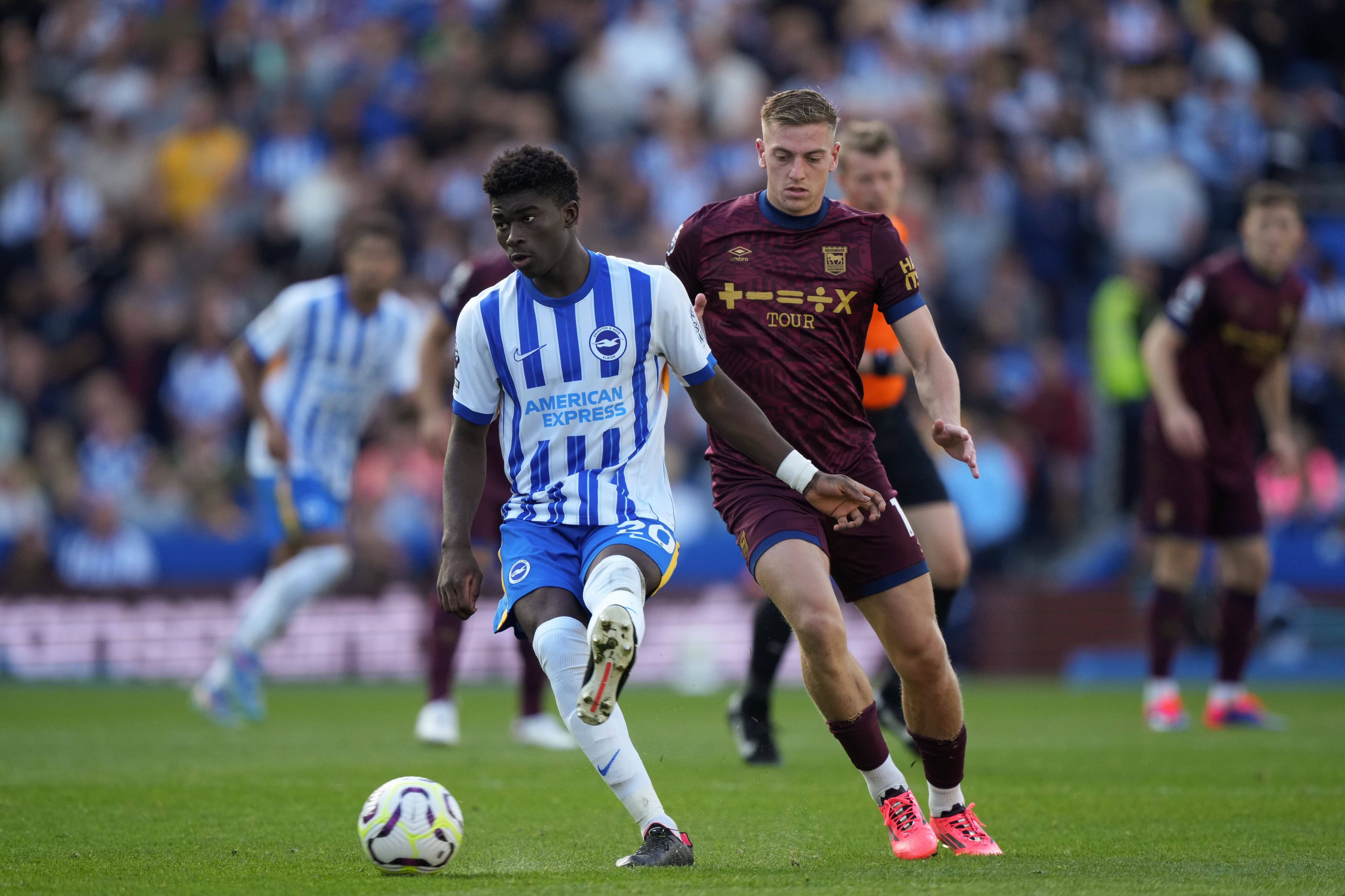 مانچستر یونایتد و شایعه علاقه به کارلوس بالبا؛ واقعیت و موانع نقل و انتقالاتی