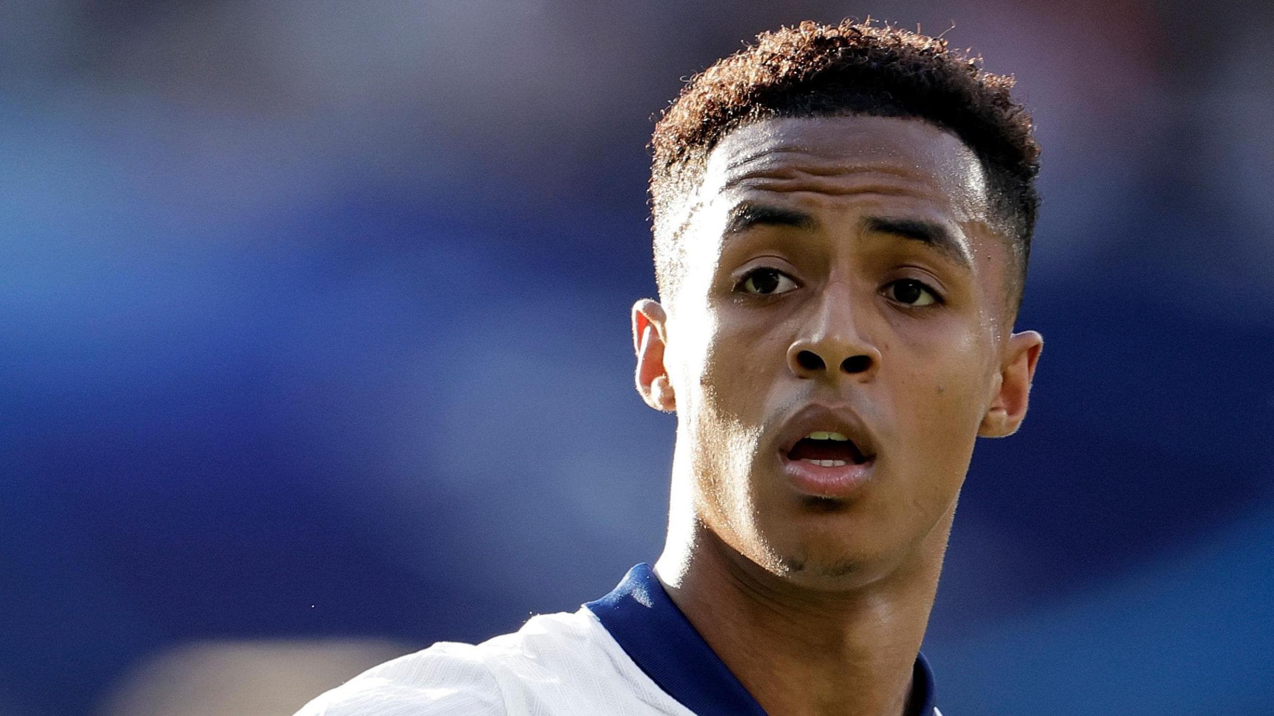 انتقال اوماری هاچینسون از ایپسوویچ به ناتینگهام فارست با مبلغ ۳۷.۵ میلیون پوند