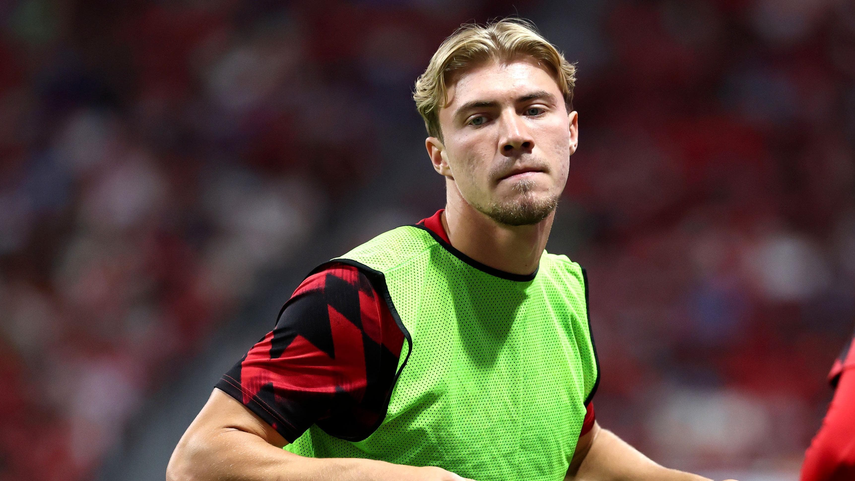 غیبت راسموس هوی‌لوند در بازی منچستر یونایتد مقابل آرسنال؛ آینده‌ای نامشخص برای مهاجم دانمارکی