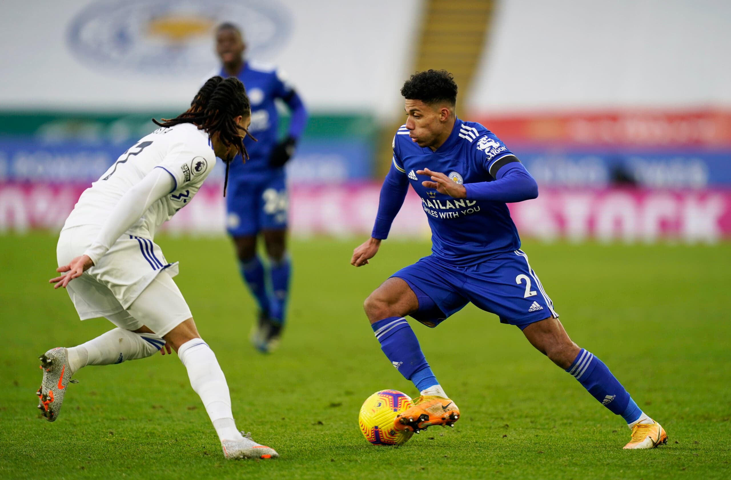 آیا لیدز یونایتد باید برای جذب دفاع راست لسترسیتی اقدام کند؟ بررسی وضعیت جیمز جاستین