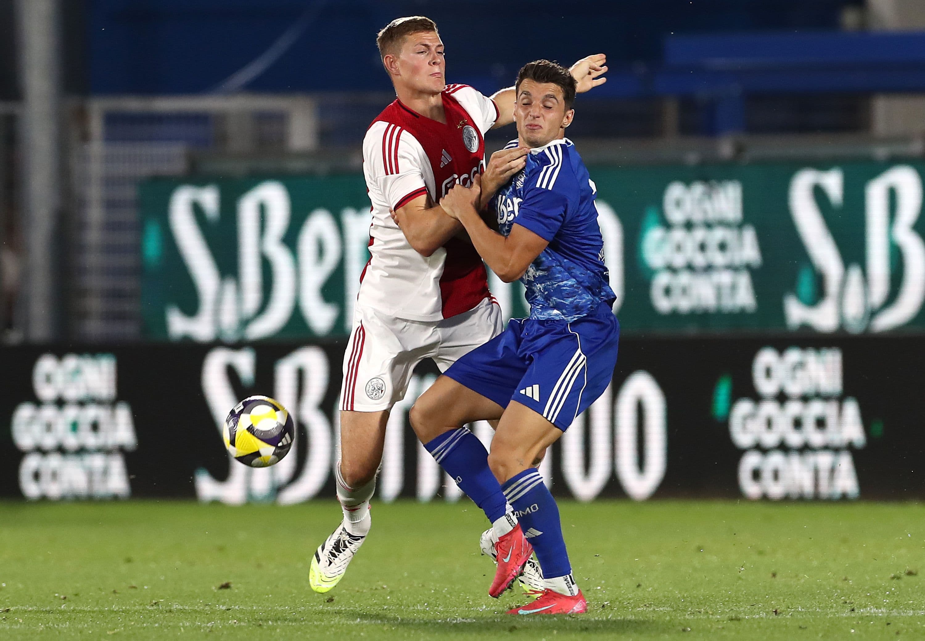 مدافع جوان آژاکس برای کسب تجربه به خرونینگن قرض داده شد