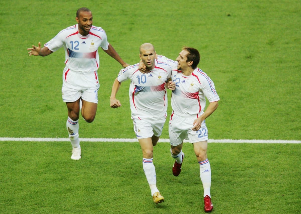 بازگشت تاریخی زین الدین زیدان به تیم ملی فرانسه؛ ۲۰ سال بعد