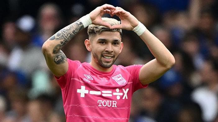 انتقال جولیو انسيسو از برایتون به استراسبورگ؛ پلی به سوی چلسی