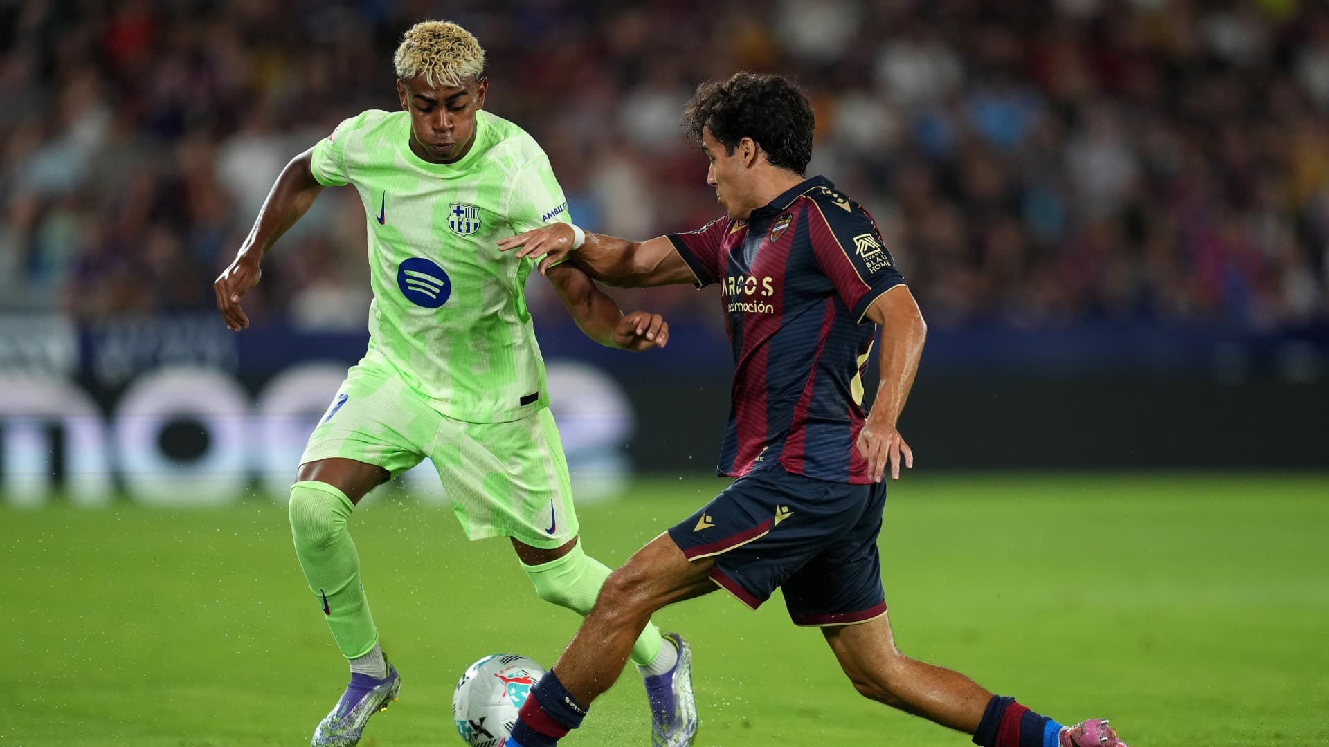 بازگشت هیجان‌انگیز بارسلونا و پیروزی ۳-۲ مقابل لوانته