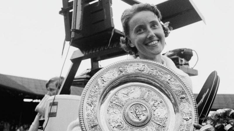 درگذشت آنجلا مورتیمر برت، قهرمان ویمبلدون، در سن ۹۳ سالگی