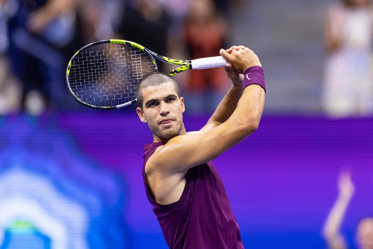 درخشش کارلوس آلکاراز در تنیس US Open با جشن چرخش چوب گلف