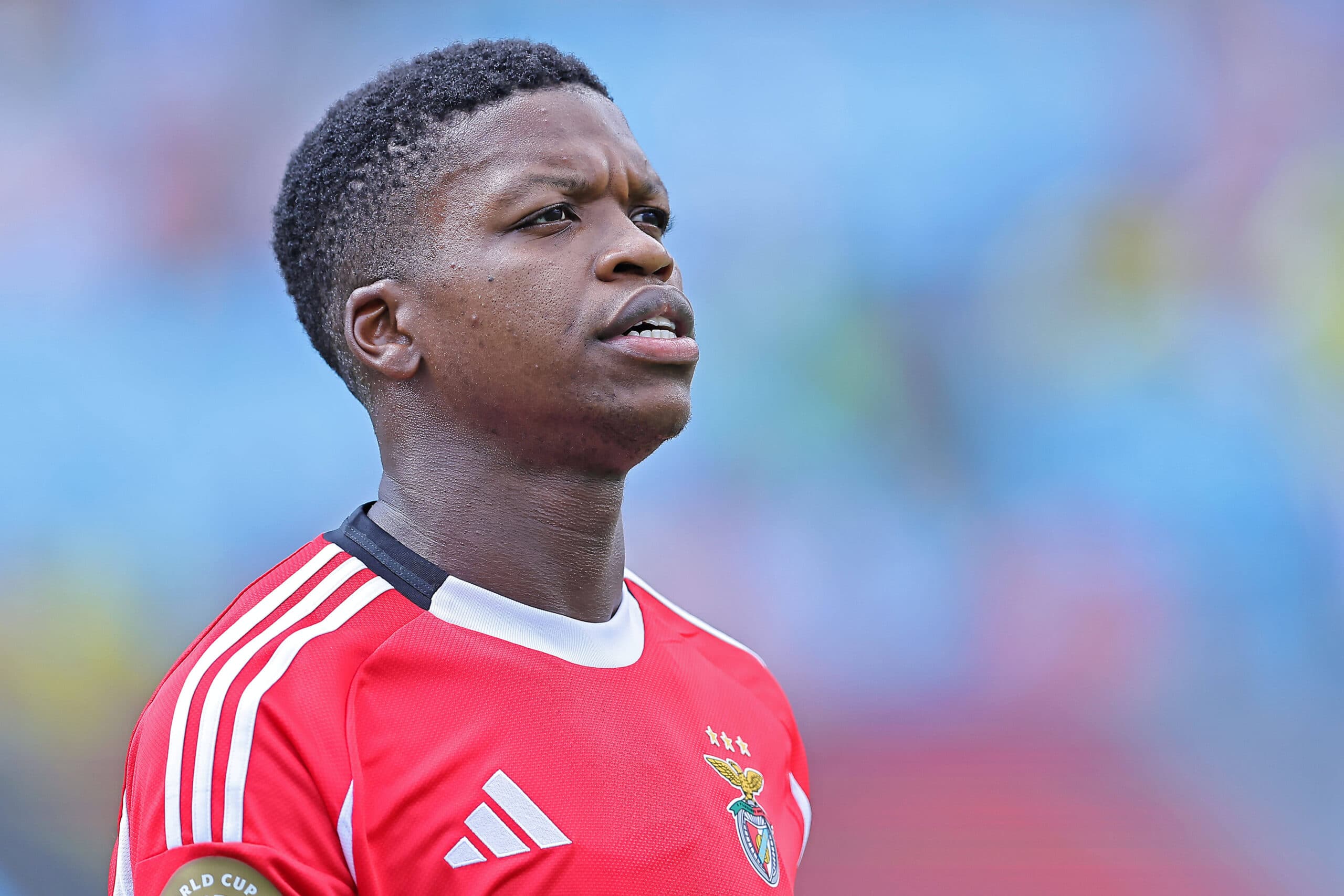 علاقه برنلی به جذب هافبک بنفیکا، فلورنتینو لوئیز