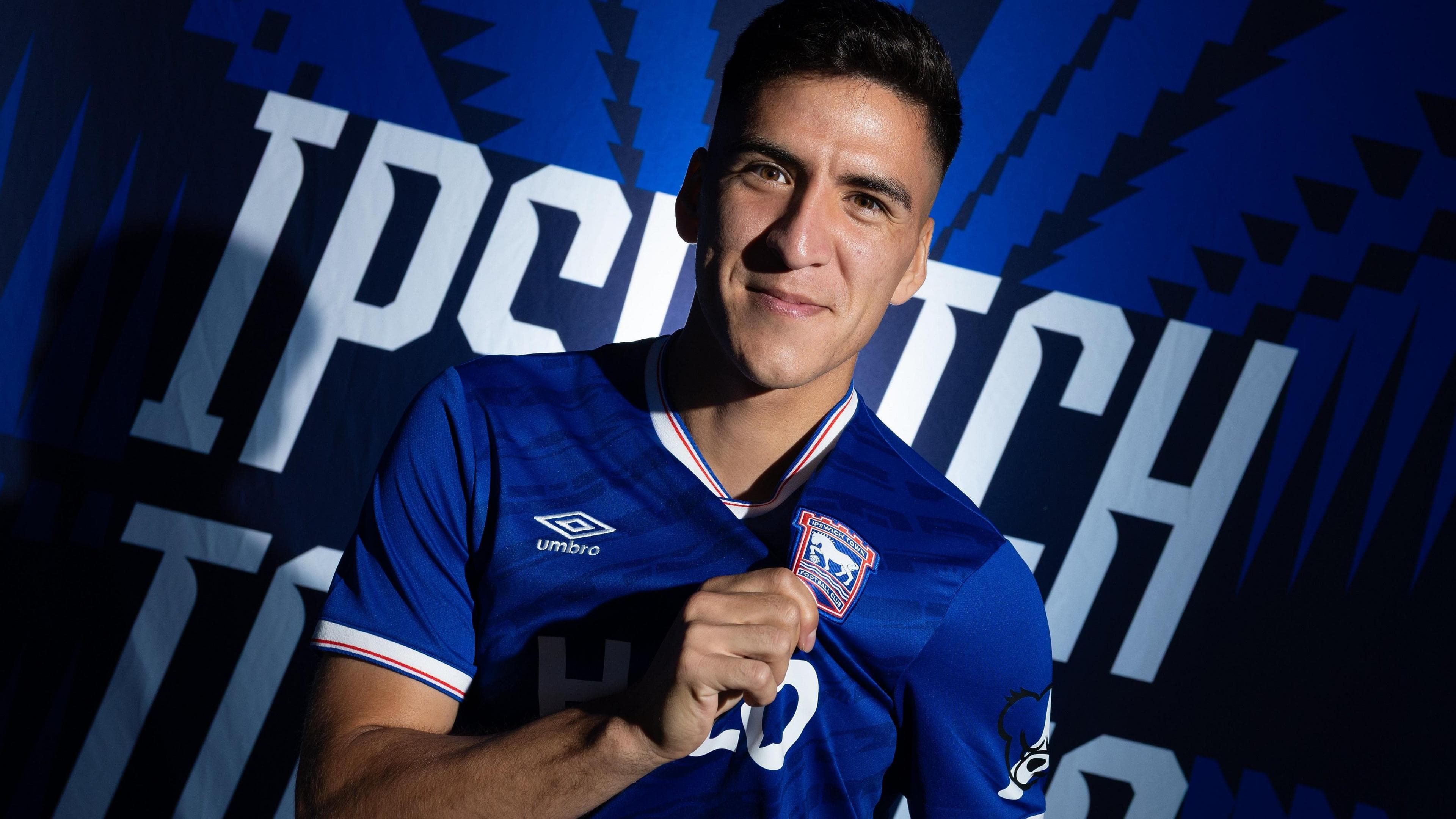 مارسلینو نونیز از نوریچ به ایپسویچ پیوست؛ انتقال ۱۰ میلیون پوندی بین دو رقیب